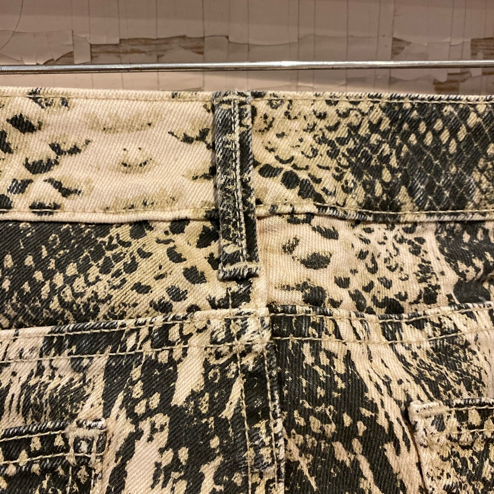Snake Skin jeans from Victoria Secret - Picture 8 of 9